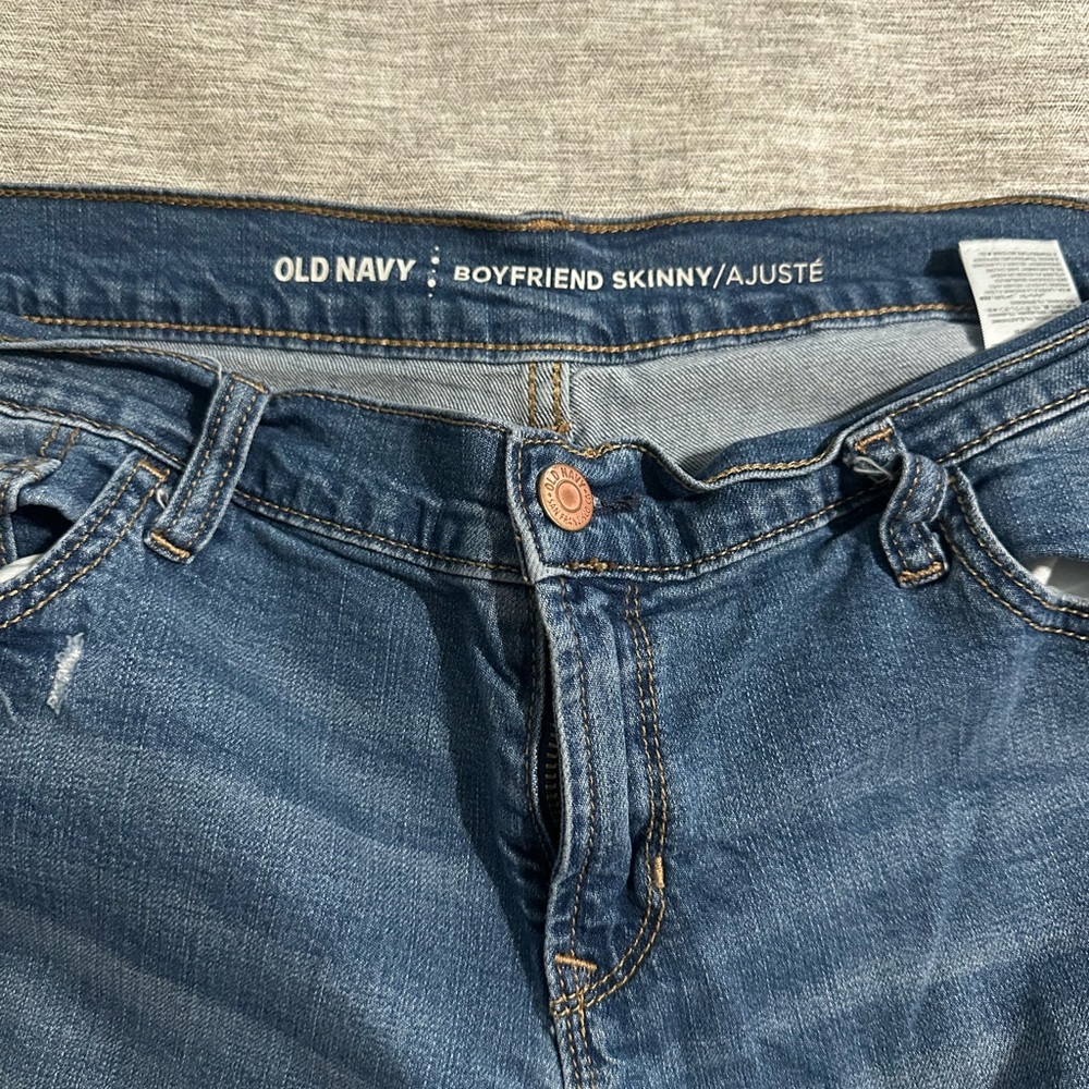 Old Navy Boyfriend jeans - Picture 2 of 4